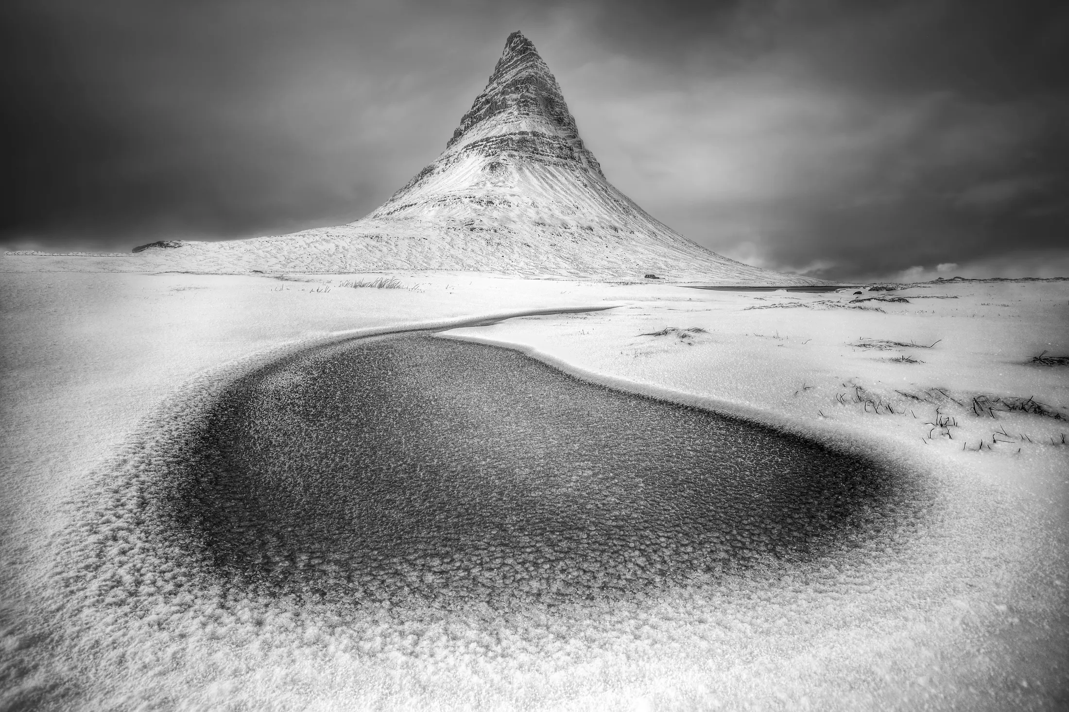 Kirkjufell b/w