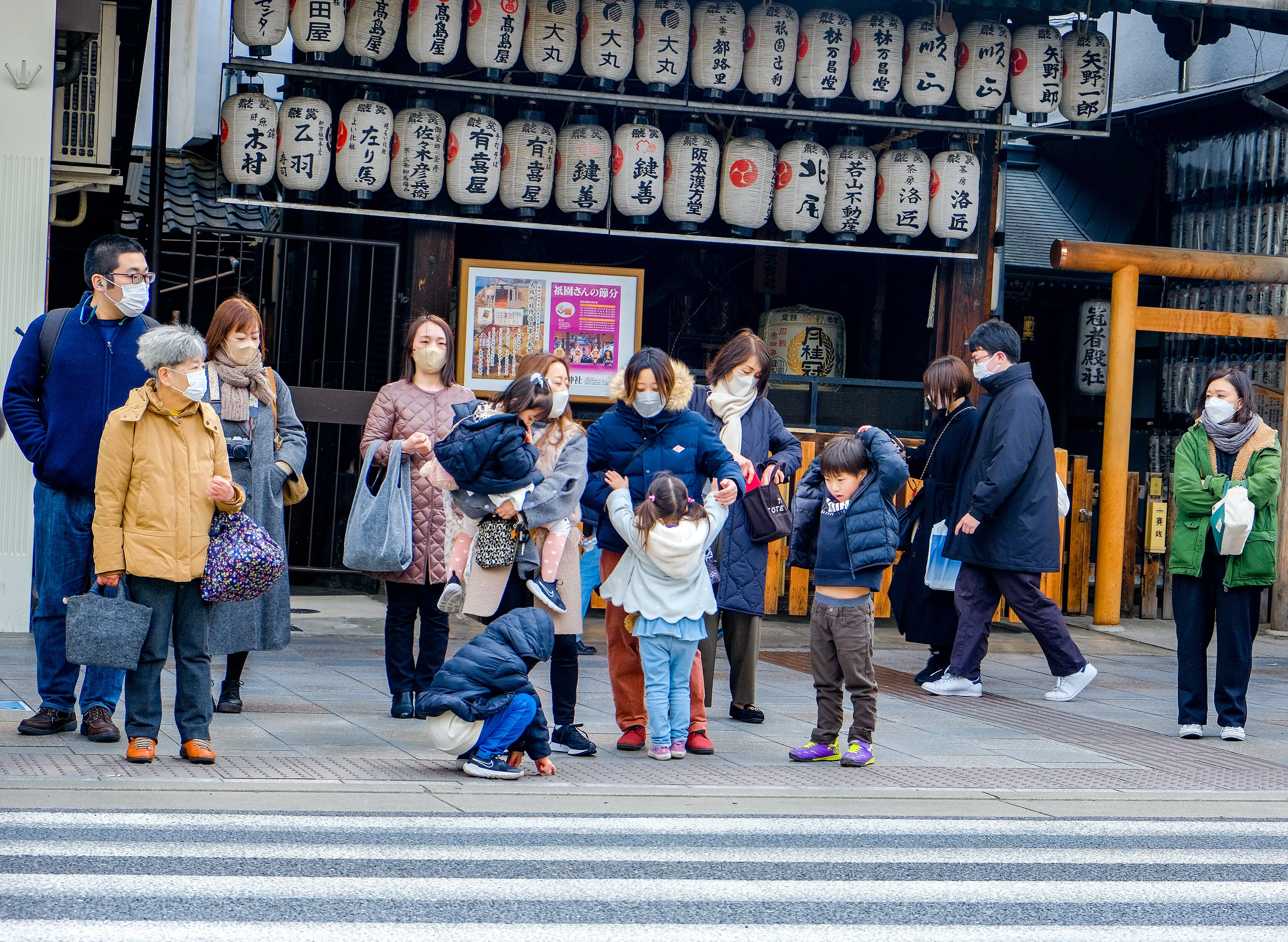 Waiting to cross the road in Kyoto (Japan)