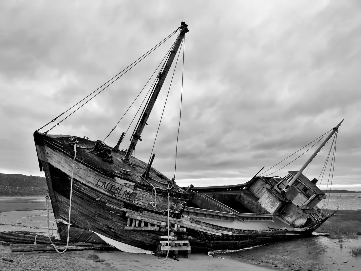 Stranded Boats in Black and White - transport photo contest ...