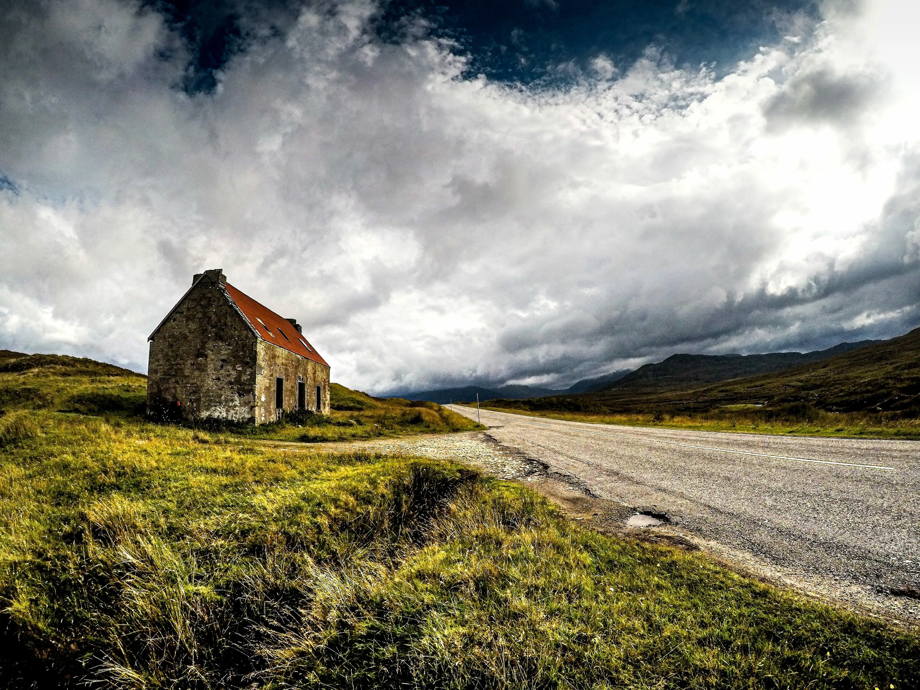 Abandoned building on the Destitution Road
