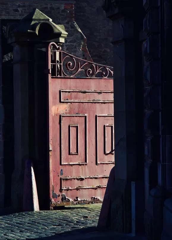 Red gate