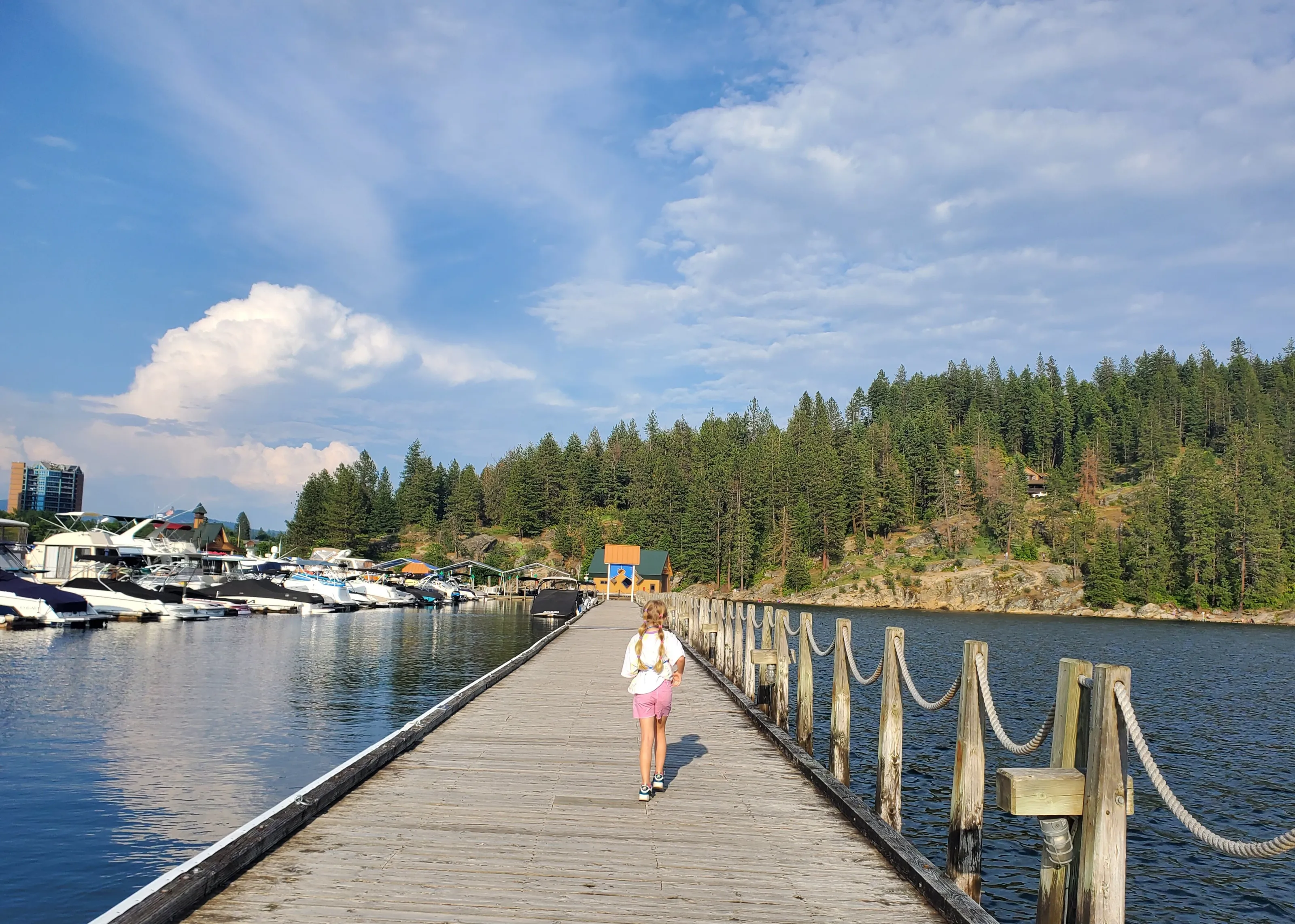 Floating boardwalk