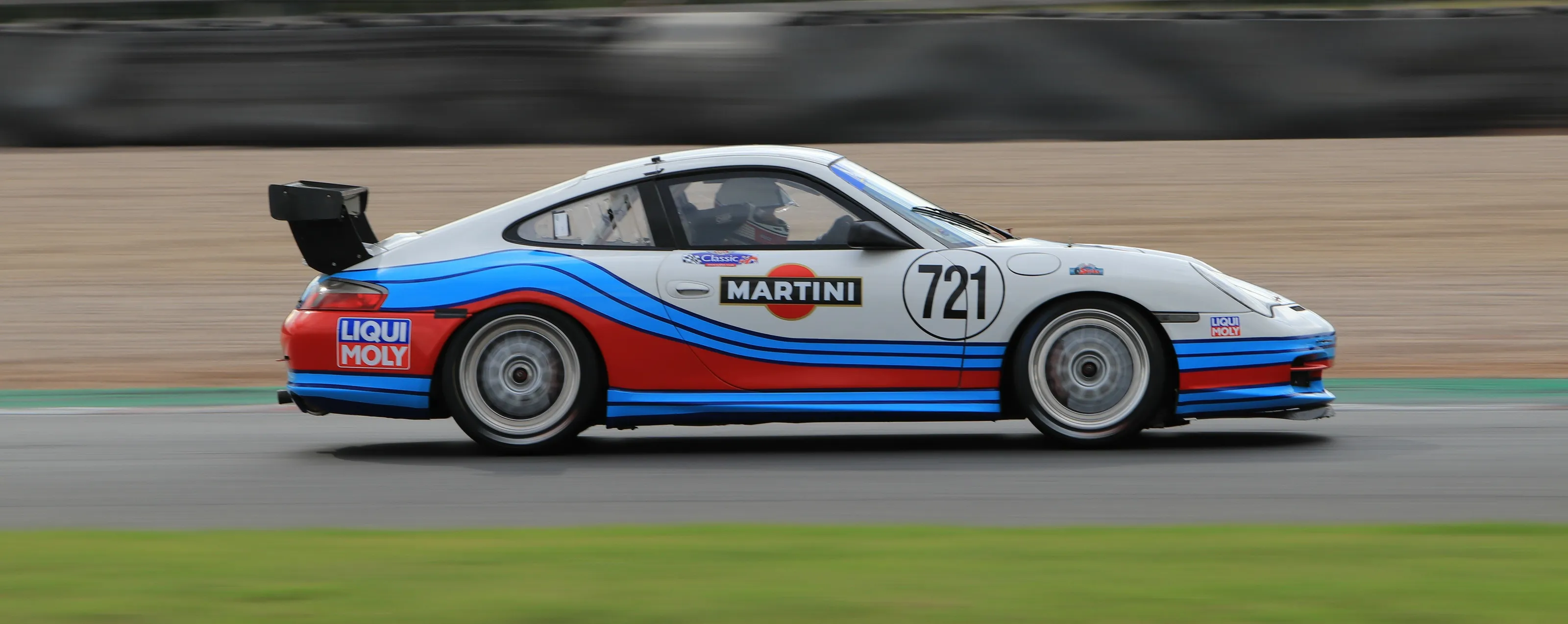 Porsche racing around Donington park