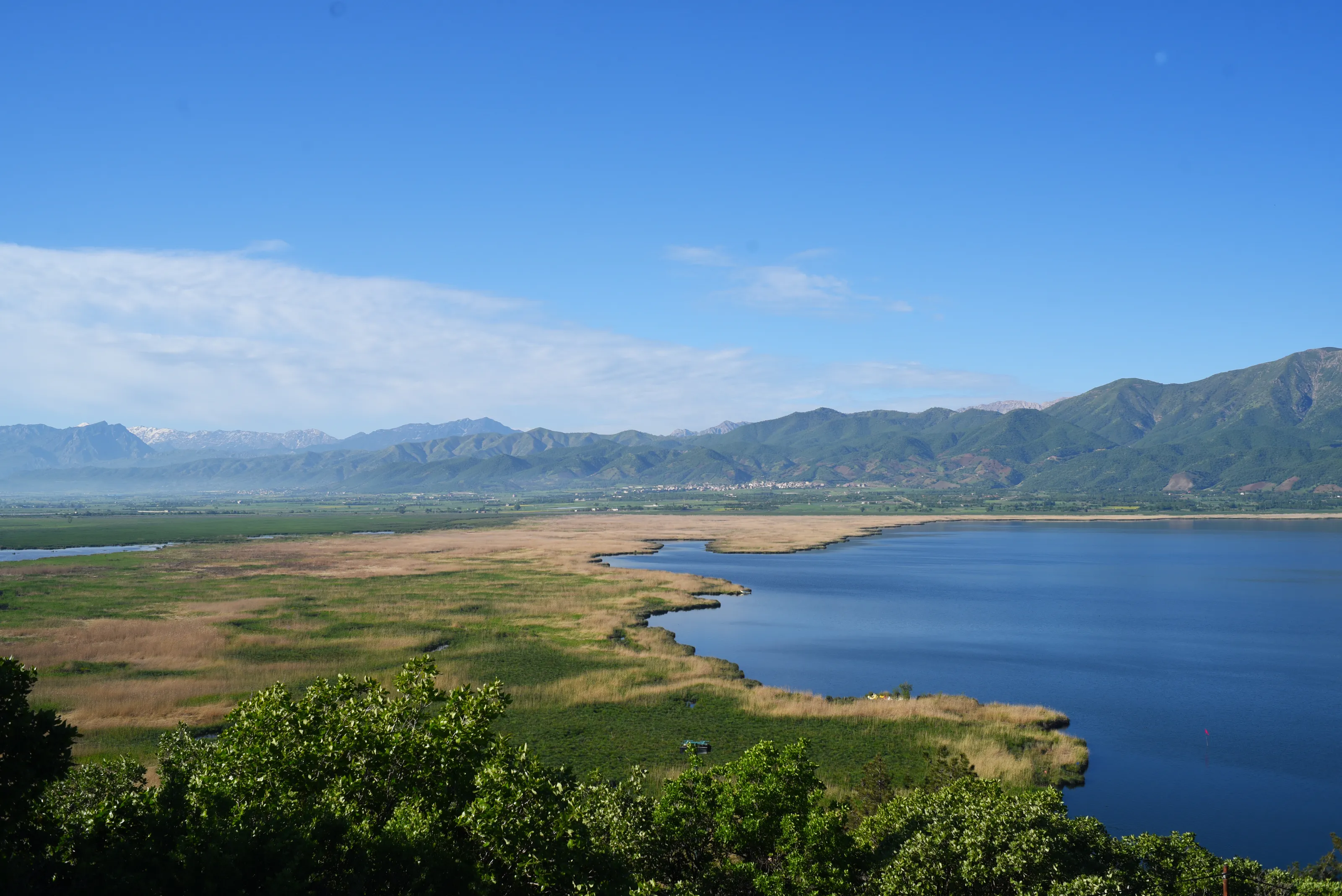 Zarivar Lake