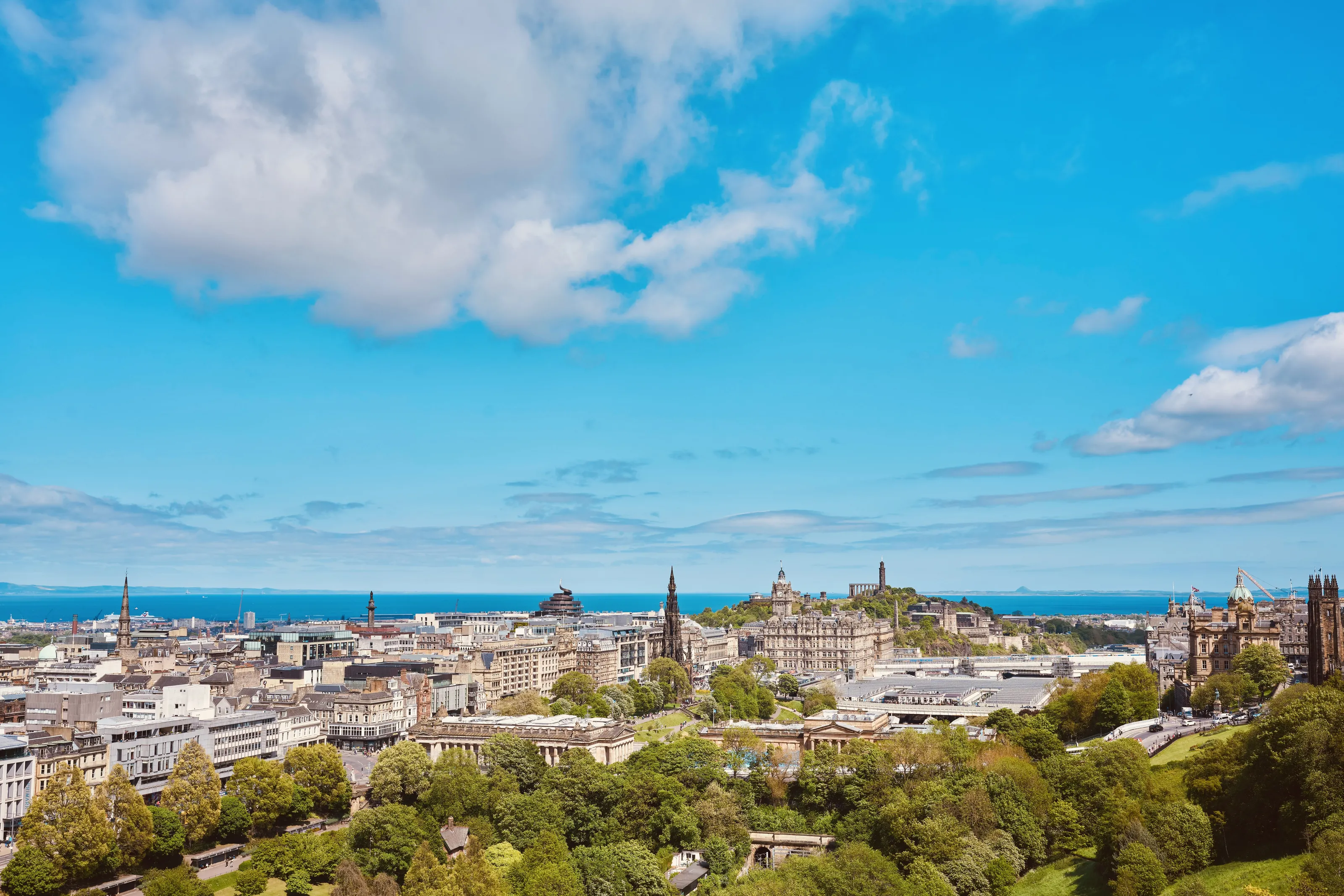 A landscape view of the downtown of Edinburgh, Scotland