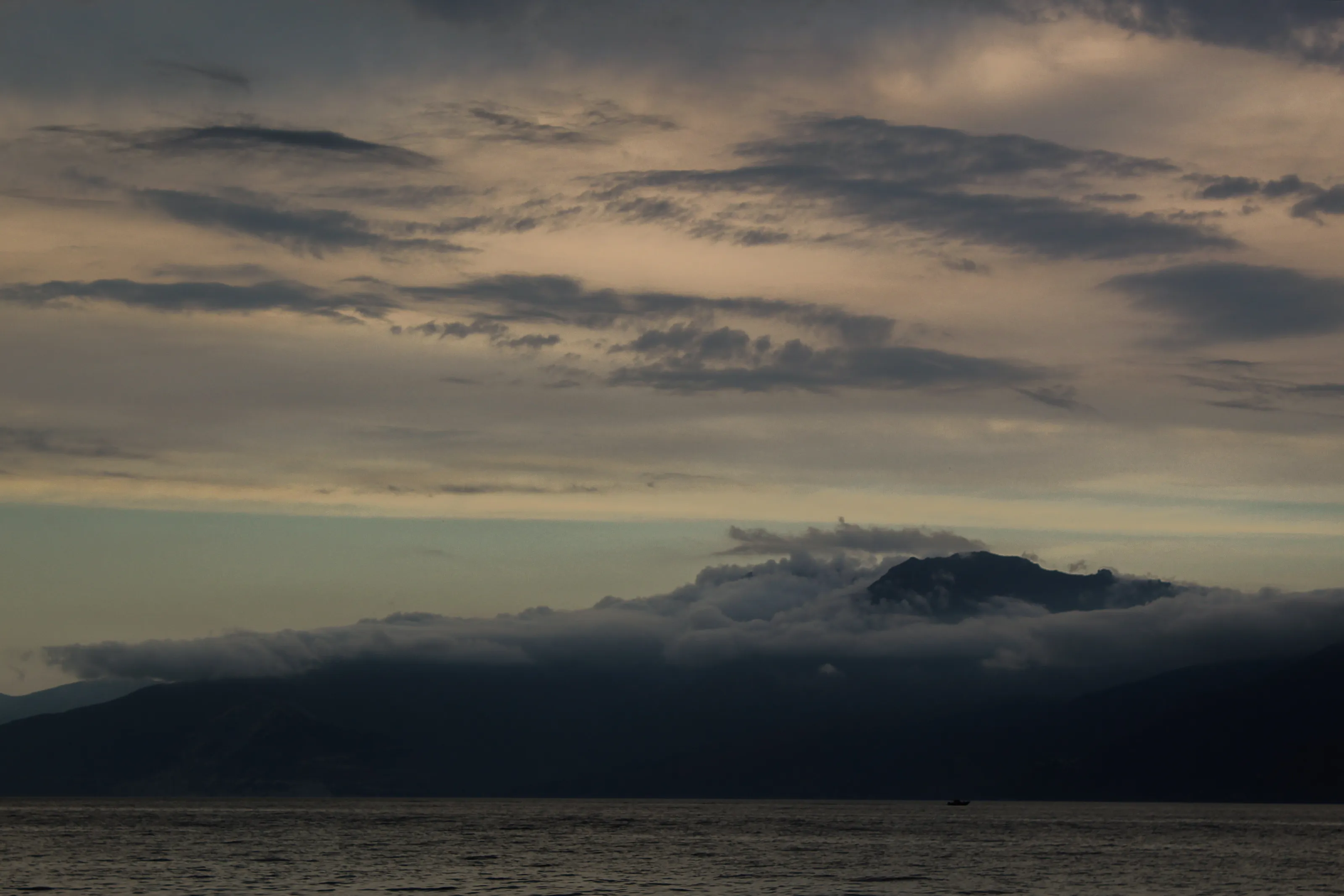 Tra le nuvole a e il mare
