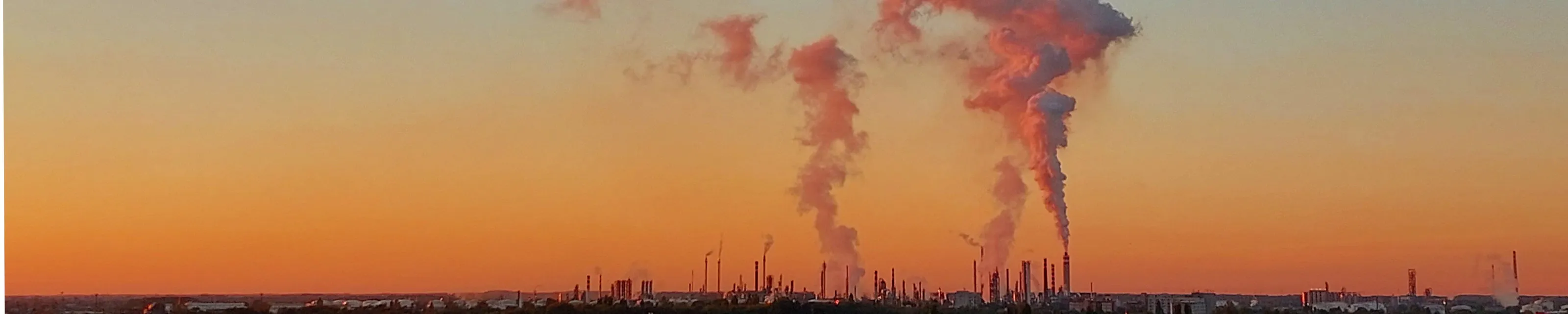 Electricity powerplant making heavy smoke