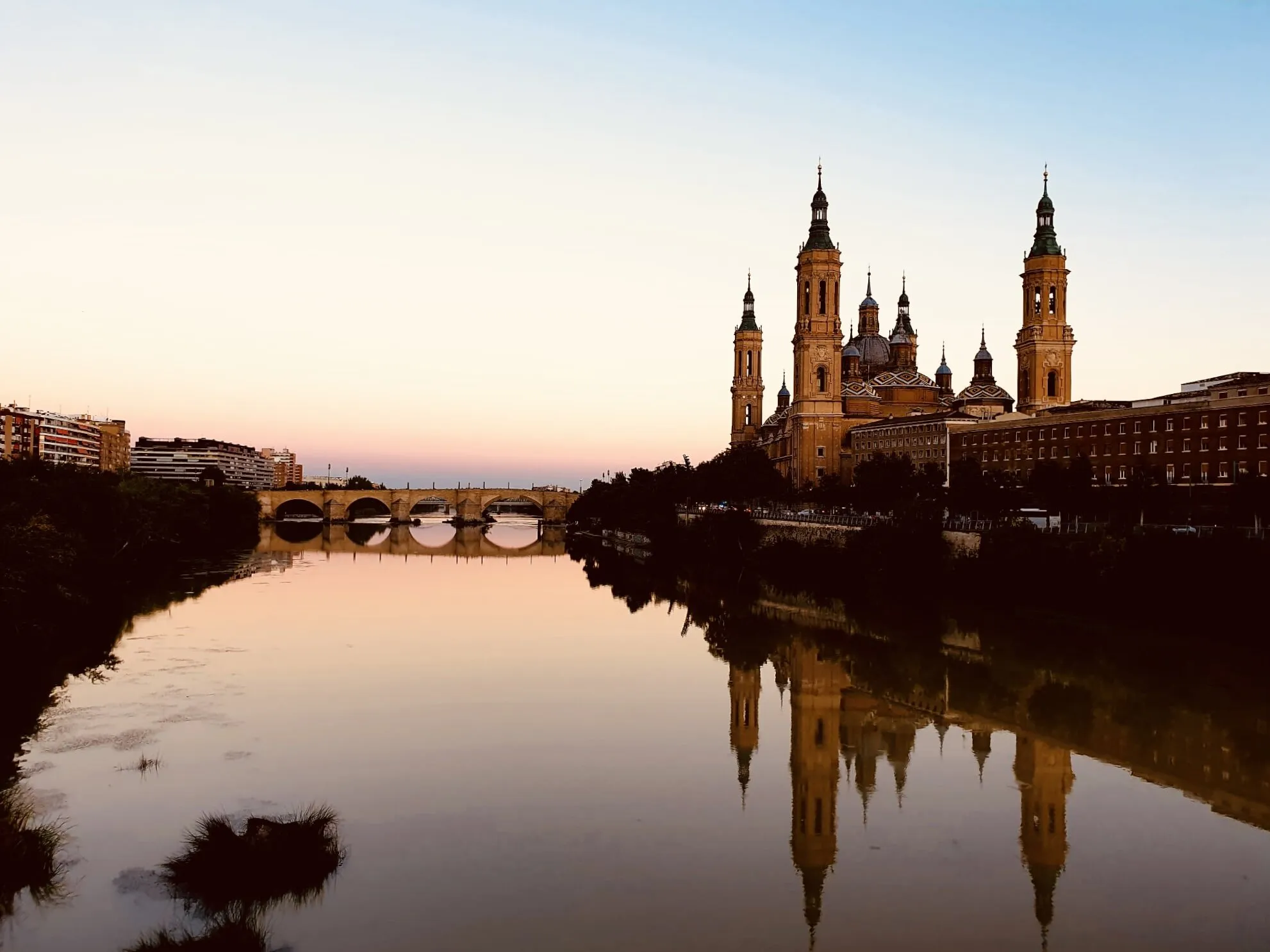 Basílica del Pilar during sunset