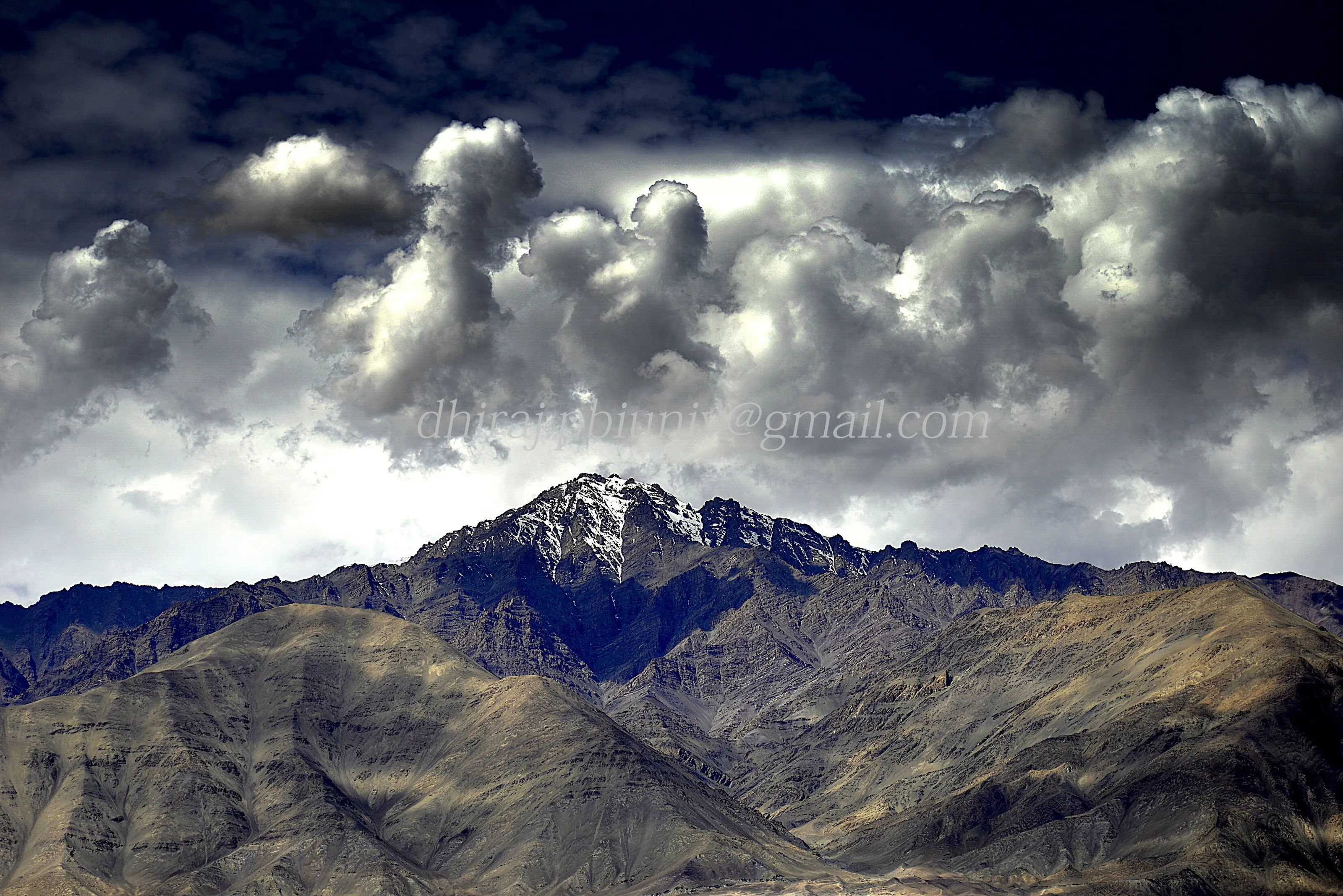mountains of leh ladakh jammu kashmir india