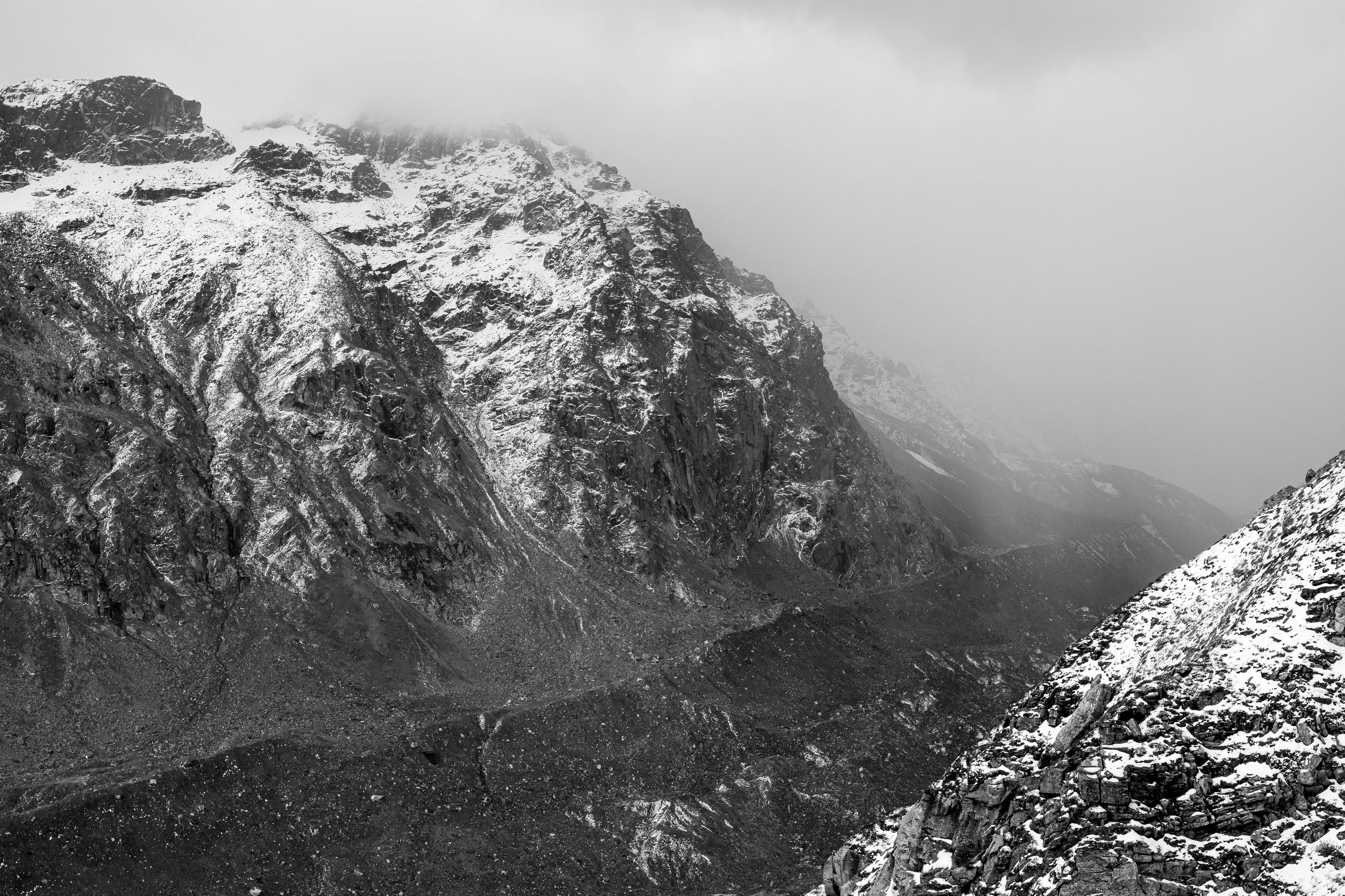 black &white  hamta pass india