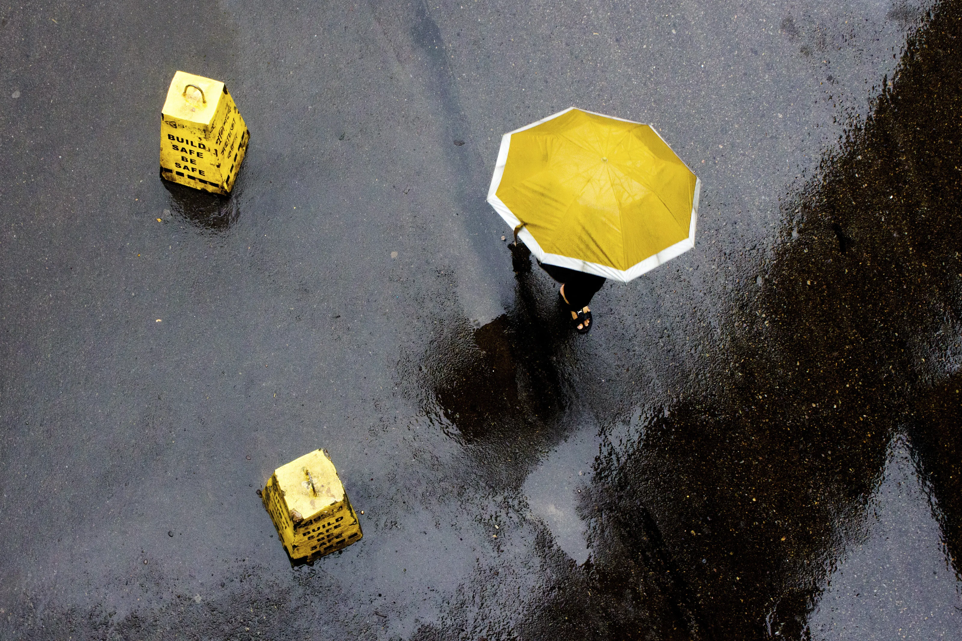 The yellow umbrella
