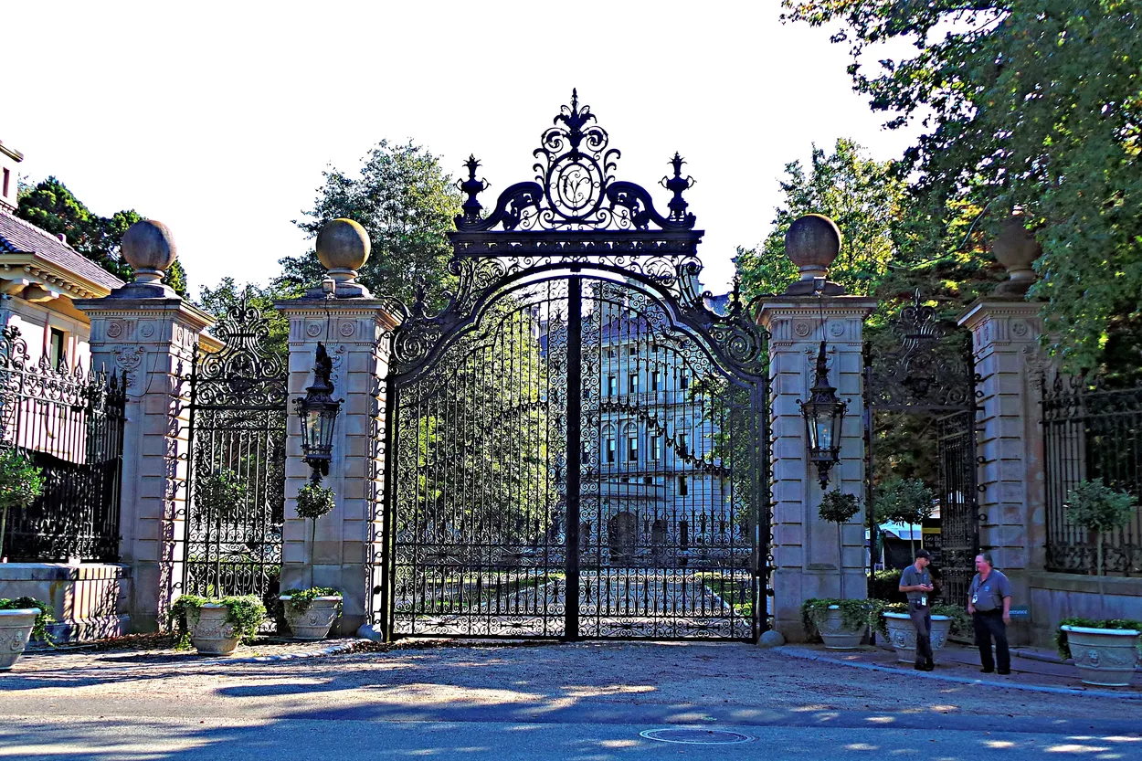 Entry 19813037
