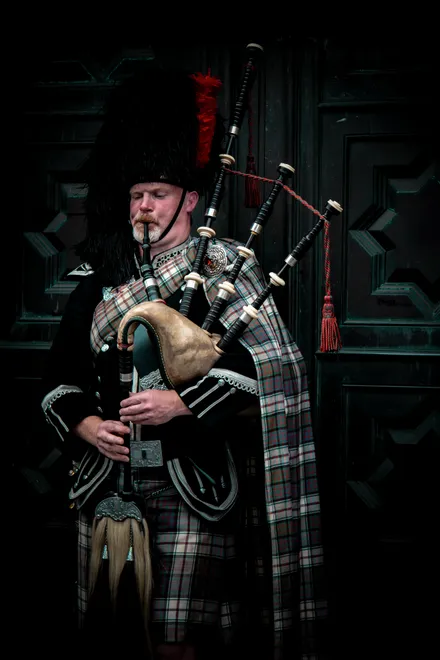 The Scottish Bagpiper