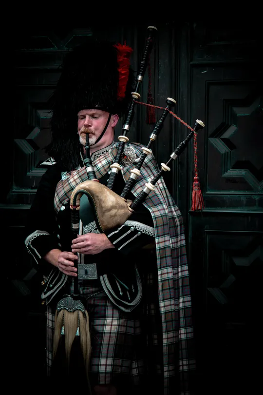 The Scottish Bagpiper