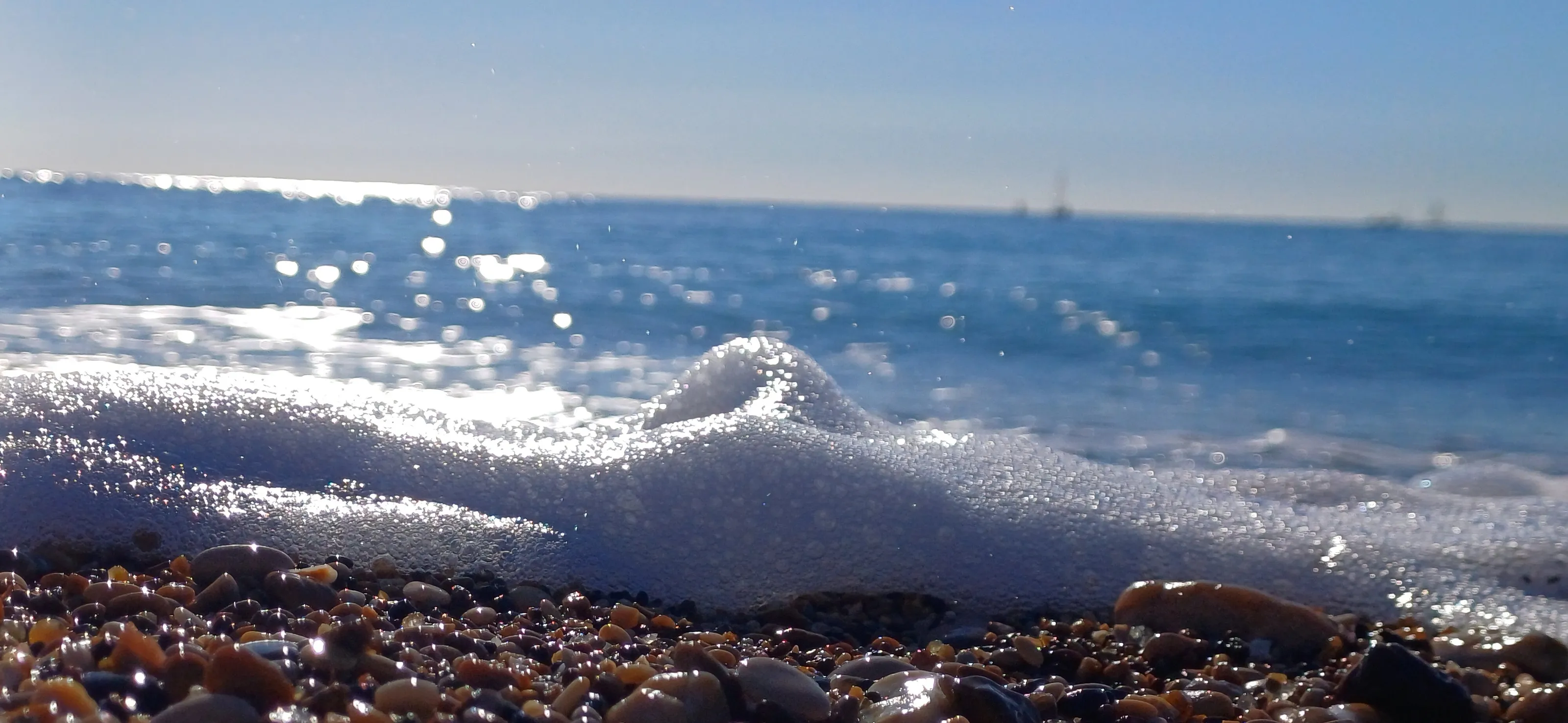 FOAM & PEBBLES by Romea PONZA Romea, Italy