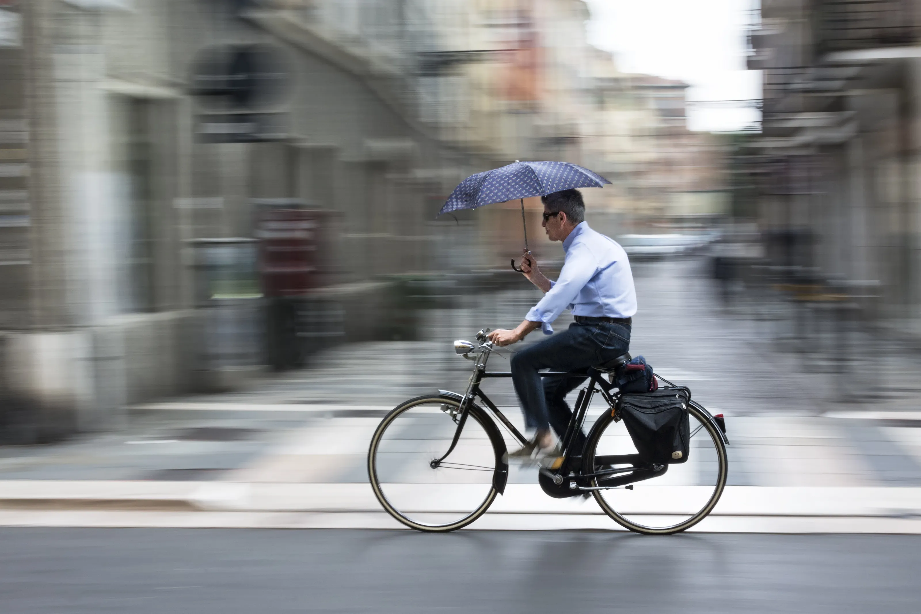 Umbrella Cyclist panning