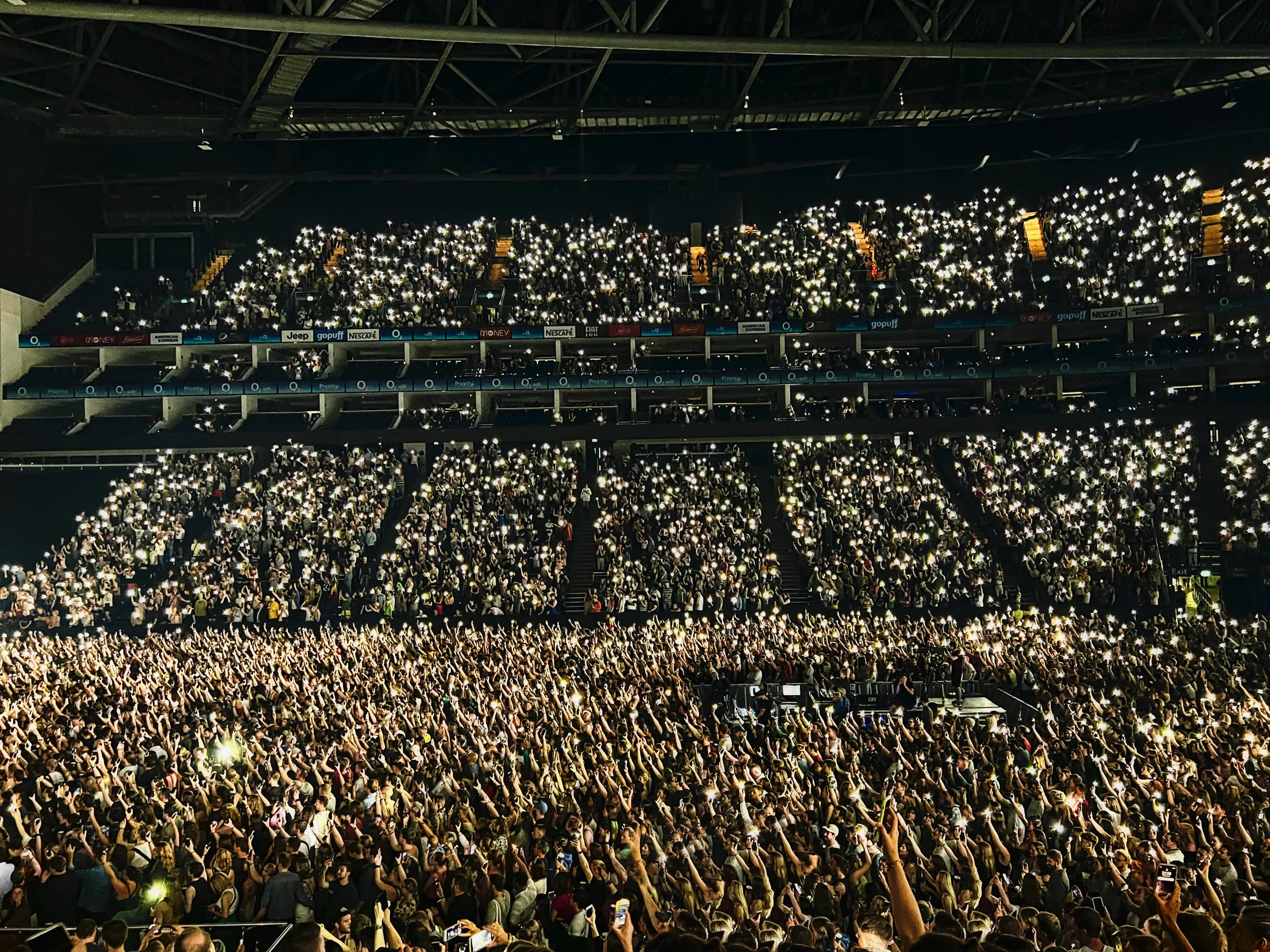 The O2 - Haim - a sea of phone torch lights