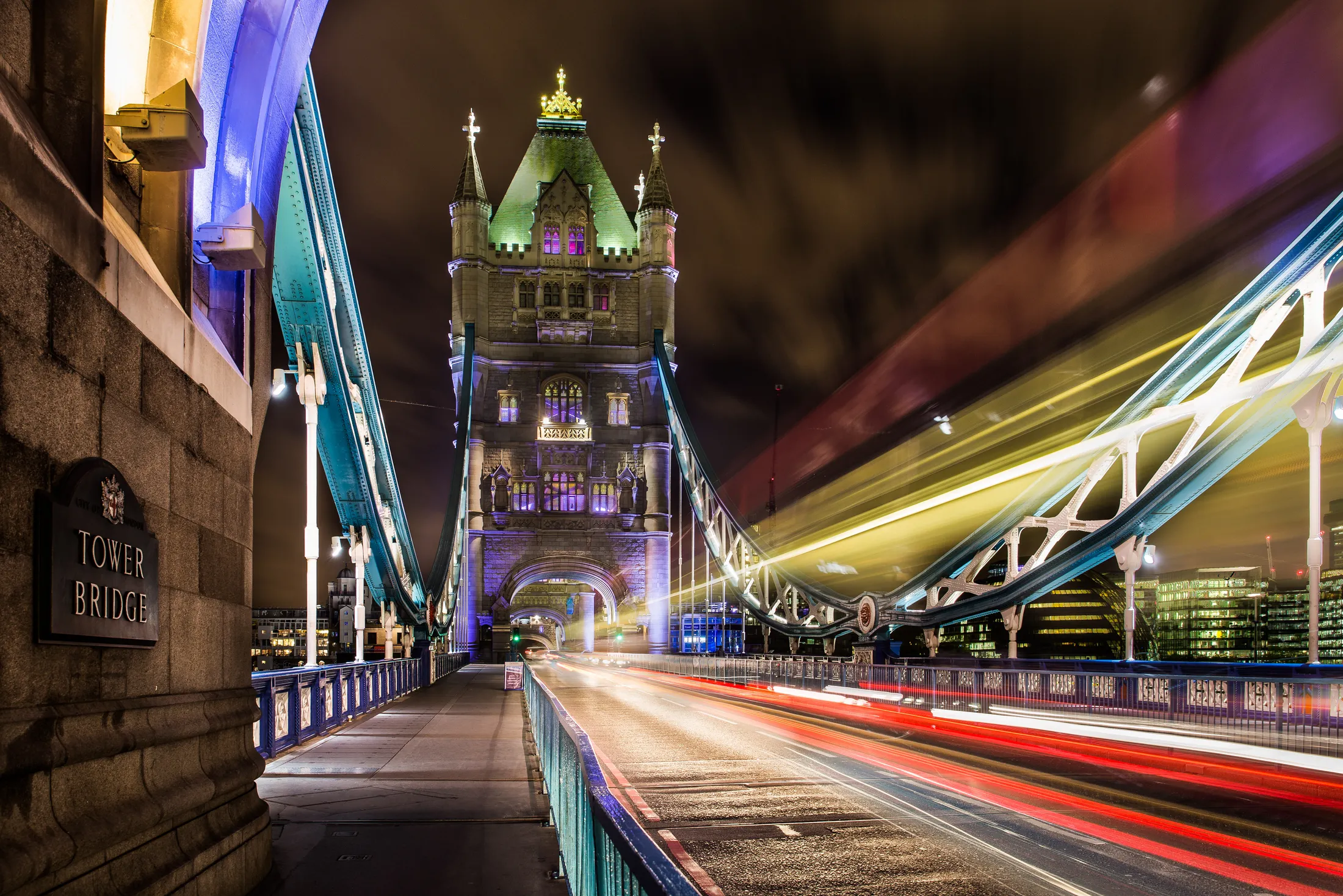 Rush hour on Tower Bridge