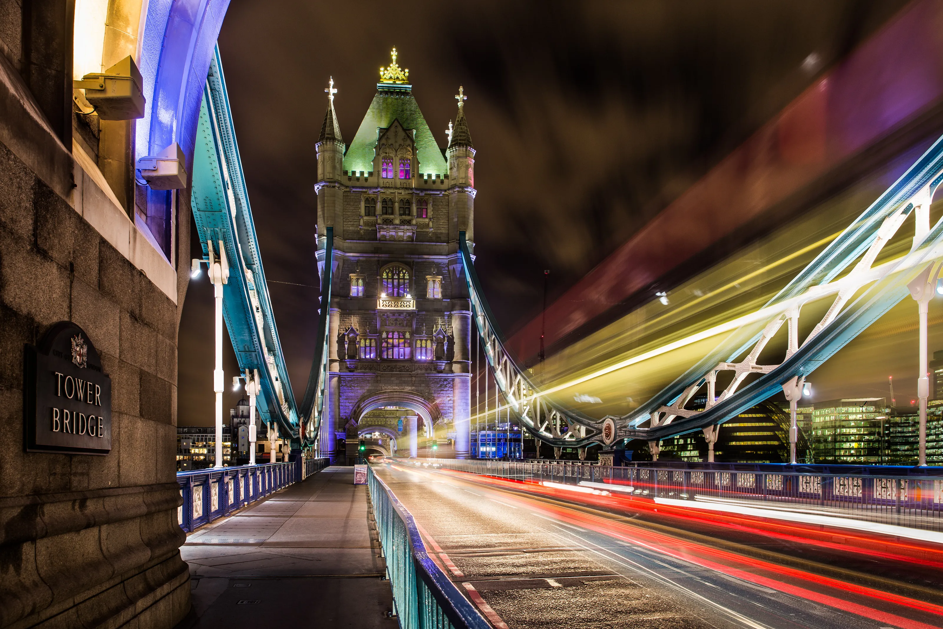 Rush hour on Tower Bridge