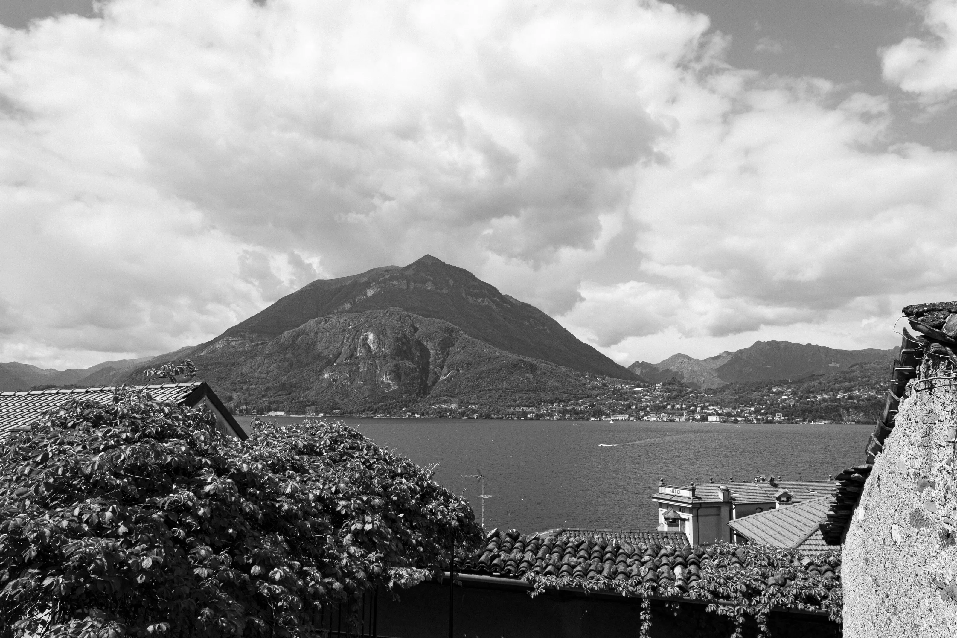 Varenna B&W