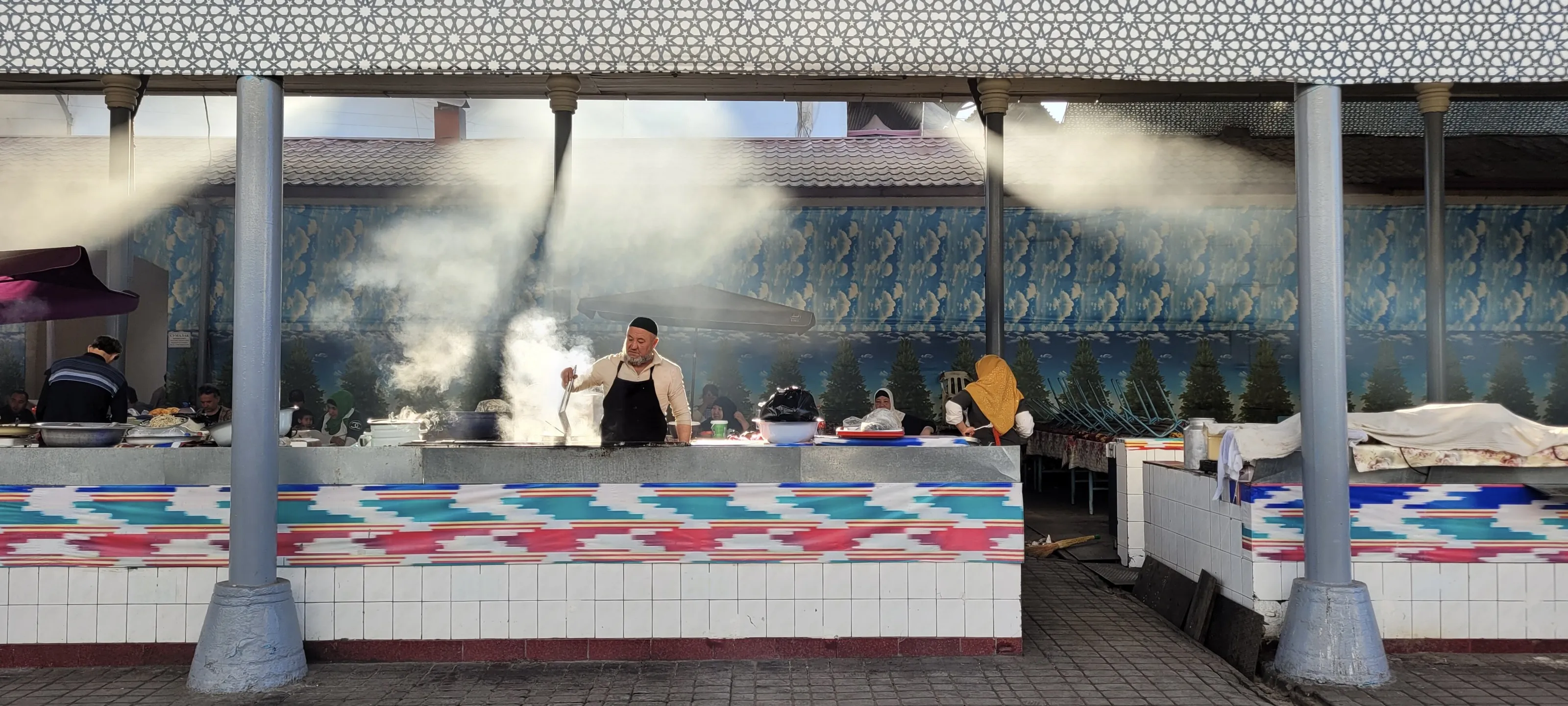 Late afternoon at the bazaar